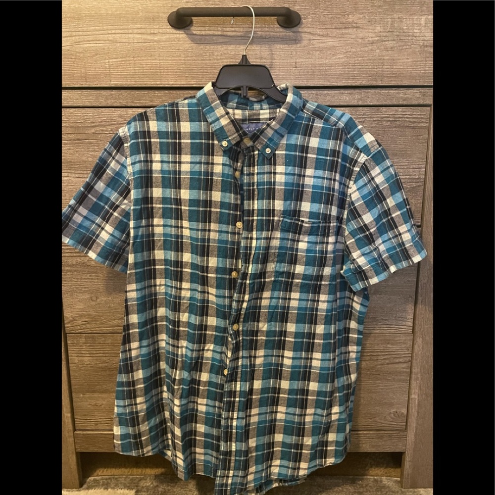 Men’s XL Simply Styled Plaid button down